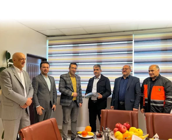 دریافت لوح تقدیر شرکت منتخب حمل و نقل استان مازندران