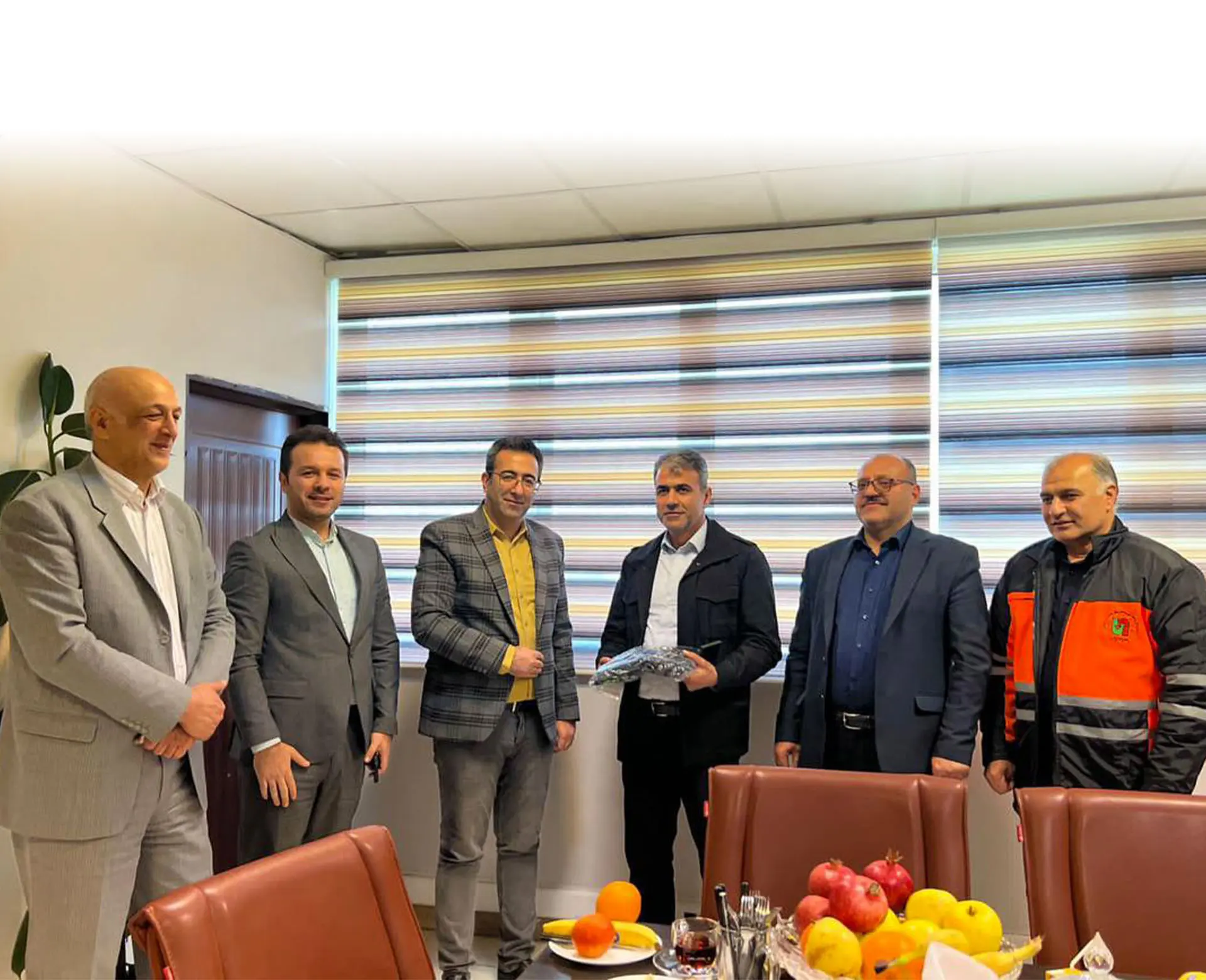 دریافت لوح تقدیر شرکت منتخب حمل و نقل استان مازندران